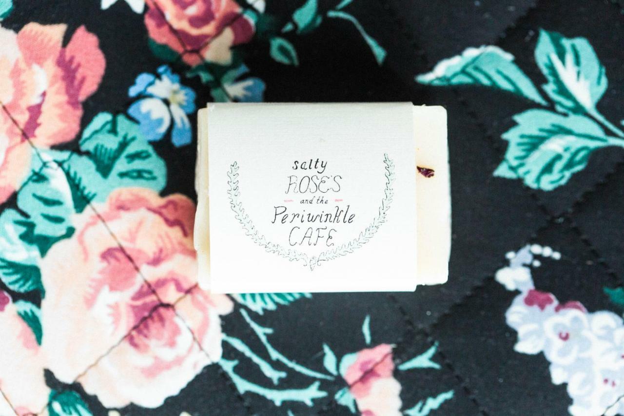 Salty Rose'S And The Periwinkle Cafe Hotel Ингониш Екстериор снимка